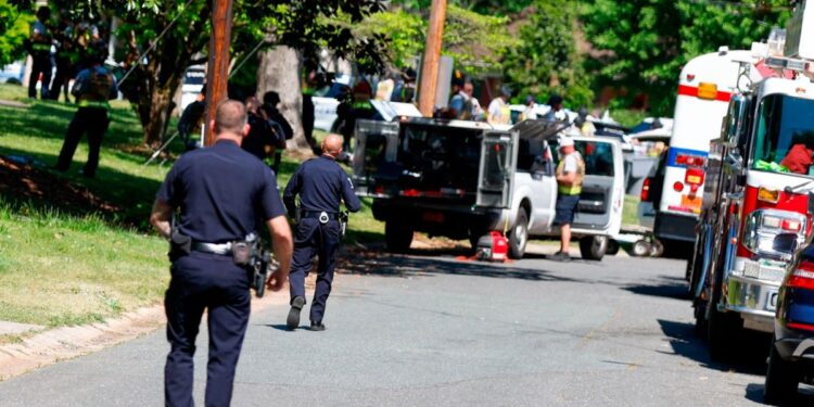 Four law enforcement officers killed and four injured in Charlotte during warrant service