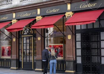 Mexican Man Successfully Sues Cartier Over Typo, Retains $13 Earrings