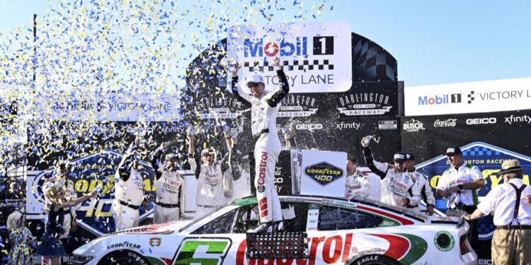 Brad Keselowski wins at Darlington Raceway, breaking his 3-year NASCAR winless streak