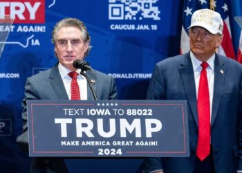 Burgum Says Billionaires Should Support Donald Trump