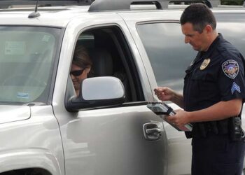 Can Iowa Police Search Your Phone During a Traffic Stop? Here’s What the Law Says