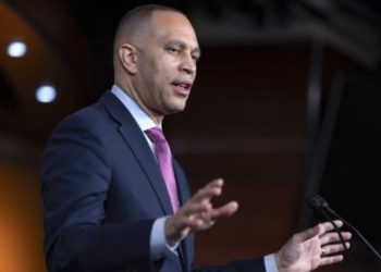 Hakeem Jeffries Demands Alito Recuse Himself From Jan. 6 Cases