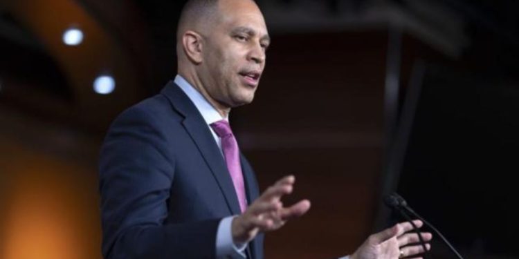 Hakeem Jeffries Demands Alito Recuse Himself From Jan. 6 Cases