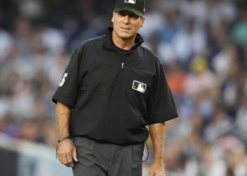 Scorned umpire Ángel Hernández, who lost his lawsuit against MLB for racial discrimination, retires