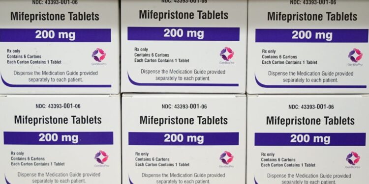 Study reveals that despite bans or restrictions, 8,000 women per month obtain abortion pills