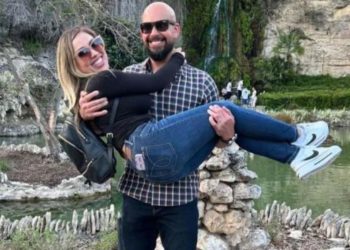 A U.S. tourist died and a woman was injured after being electrocuted in a hot tub