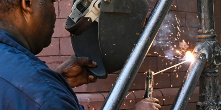 California to Become Third State Mandating Heat-Protective Gear for Indoor Workers