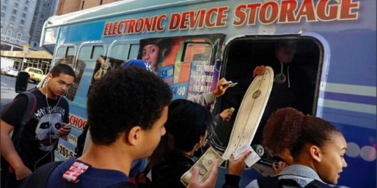 NYC Moving To Prohibit Cell Phones In School
