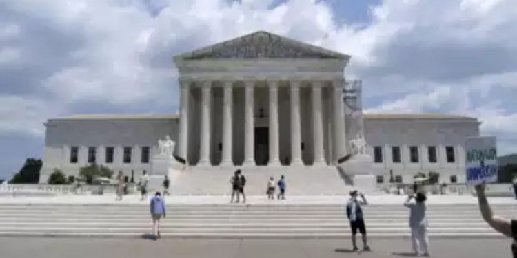 The difficulty of charging Capitol riot defendants with obstruction and the potential charges faced by Trump according to the Supreme Court