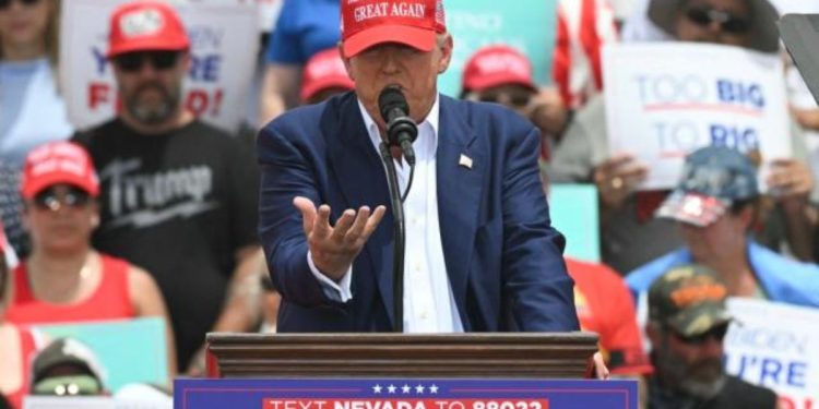 Trump urges supporters to avoid heat exhaustion in scorching Vegas weather:‘I don’t care about you, I just want your vote’